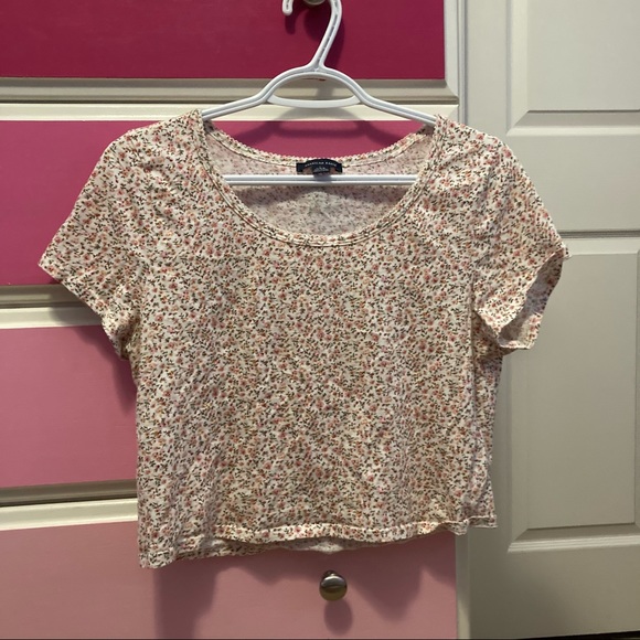4/25 American eagle outfitters floral crop top t-shirt